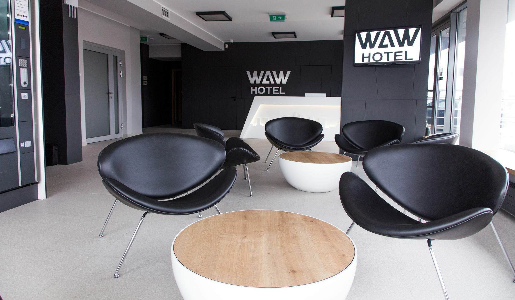 Waw Hotel Airport Okecie Varsovie Extérieur photo